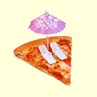 pizza met strandstoelen